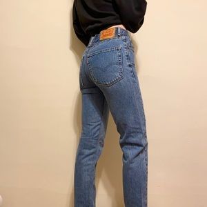 Levi's 550 High Rise Straight Jeans in Classic Blue